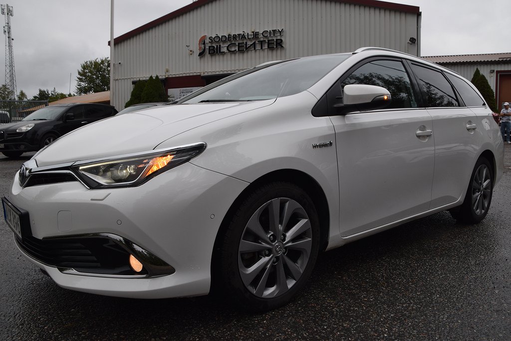 Toyota Auris Touring Sports Hybrid e-CVT, 136hk, 2017