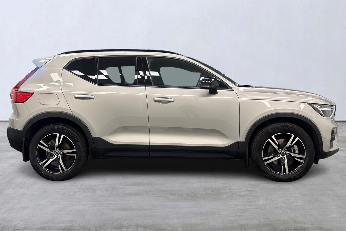 Volvo XC40 B3 FWD Bensin Plus Dark 2025, bild 3/56