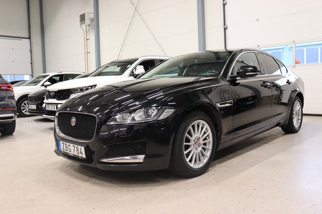 Jaguar XF 20d Automat M-Värm Keyless-Start P-Sensorer 180hk