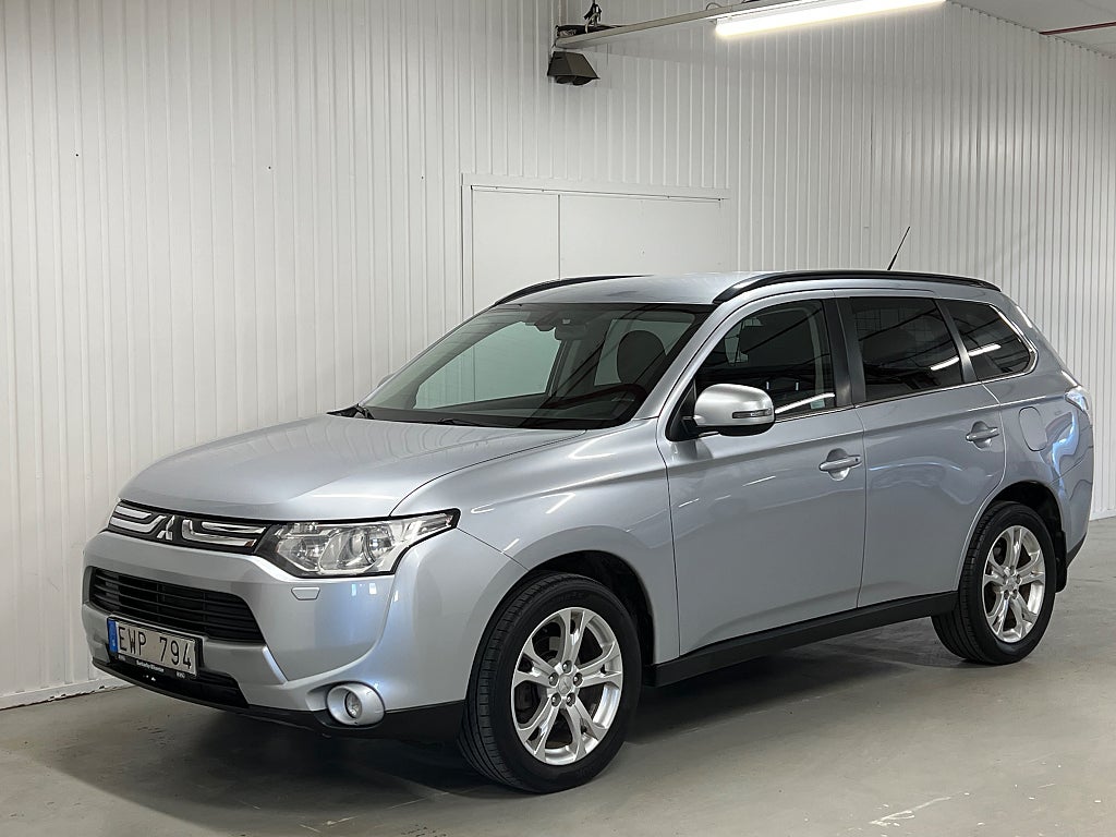 Mitsubishi Outlander 2.2 Di-D 4WD Automat Comfort B-kam Drag Nyservad 