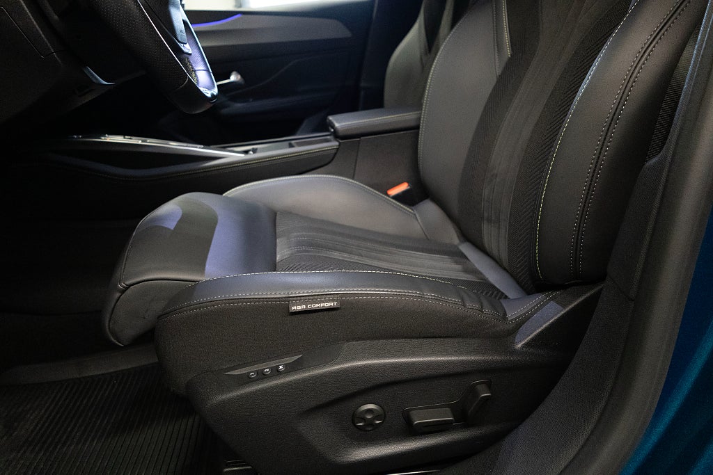 Peugeot 408 GT Plug-in Hybrid 225 hk Massage Navigation