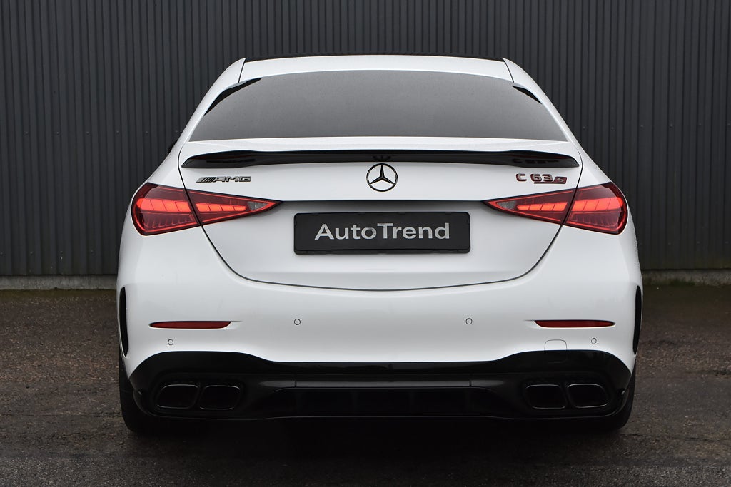 Mercedes-Benz C63 2024 - miniatyr 8