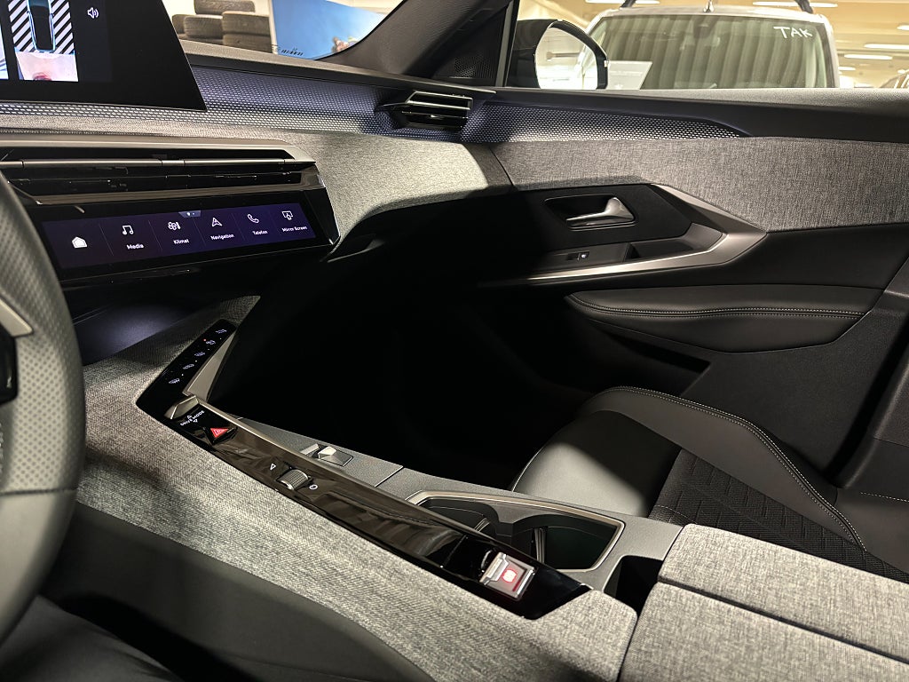 Bild på Peugeot 3008 GT HYBRID 136hk e-DSC 