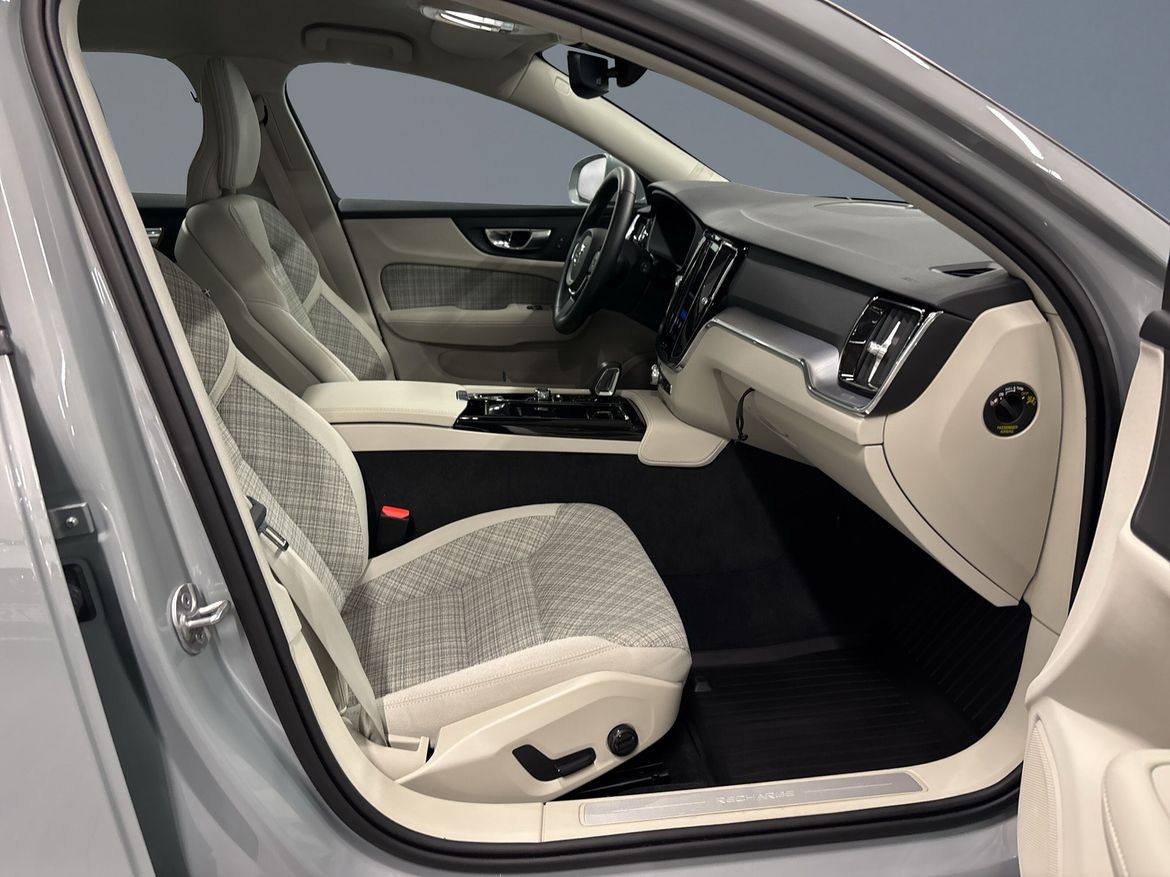 Volvo V60 Recharge T6 AWD Core Bright 2024, bild 7/10