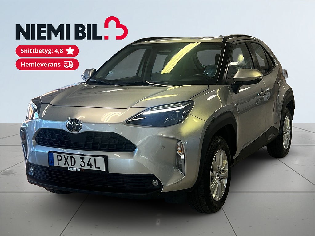 Toyota Yaris Cross Hybrid 115 AWD MOMS B-kamera Motorvärm Adaptiv S&V-däck