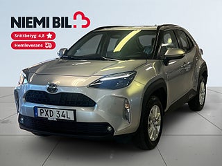 Toyota Yaris Cross Hybrid 115 AWD MOMS B-kamera Motorvärm Adaptiv S&V-däck – bild 1