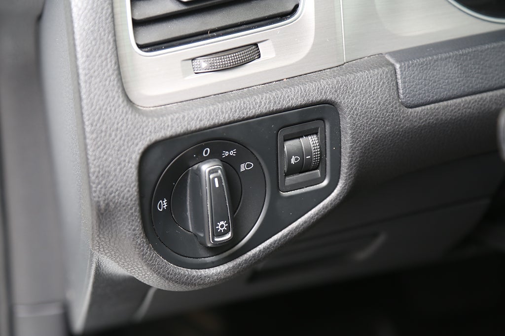 Volkswagen Golf 1,2 TSI 110hk DSG Sportscombi CarPlay Kamera 2017