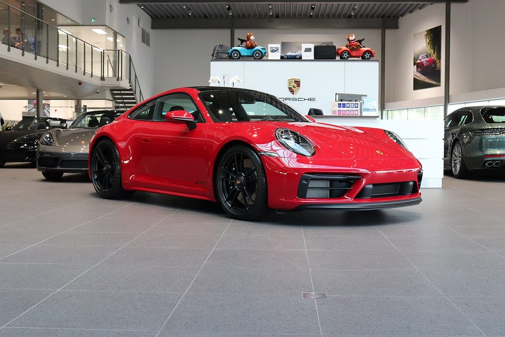 Porsche 911 Carrera 4 GTS