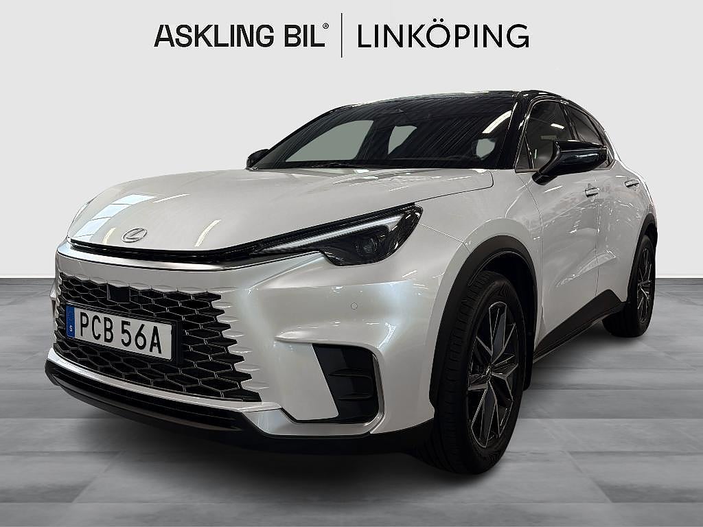 Lexus LBX 1.5 Emotion Tech Skinn