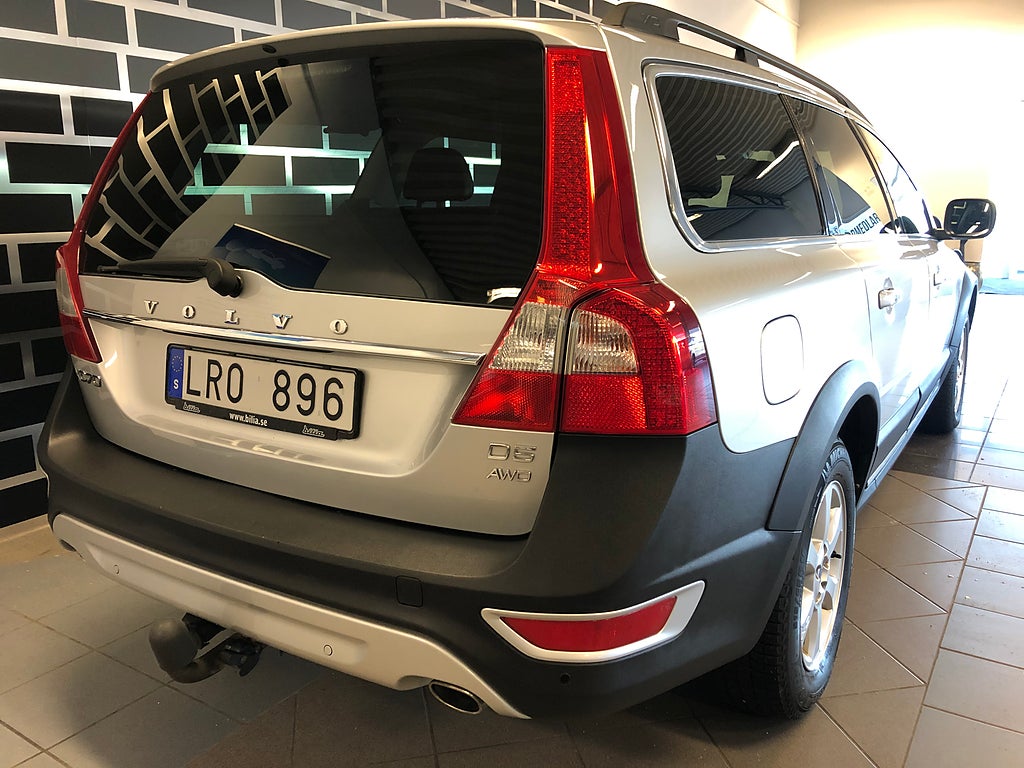 VOLVO XC70 D5 SUMMUM 205 ch BVA AWD - 1ERE MAIN - CUIR - ATTELAGE - 167500 KM