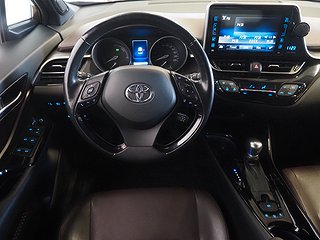 SUV Toyota C-HR 16 av 24