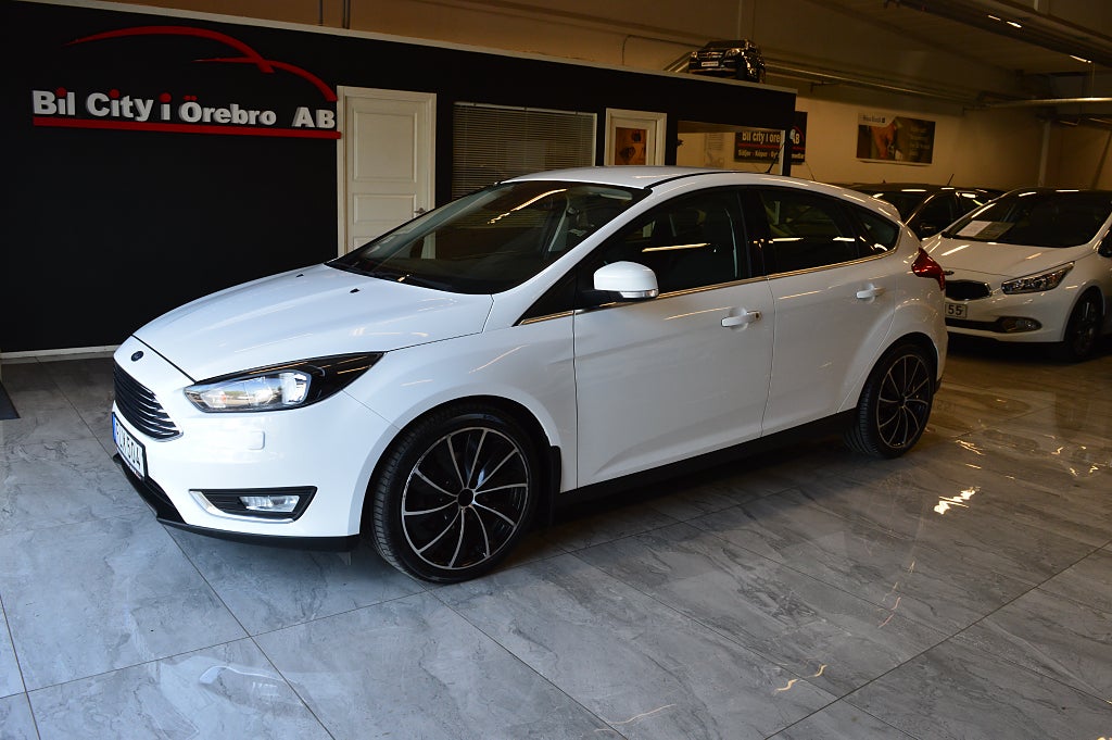 Ford Focus 1.0 (125hk) EcoBoost Titanium 1-Ägare / Drag / Nyservad & Besikt