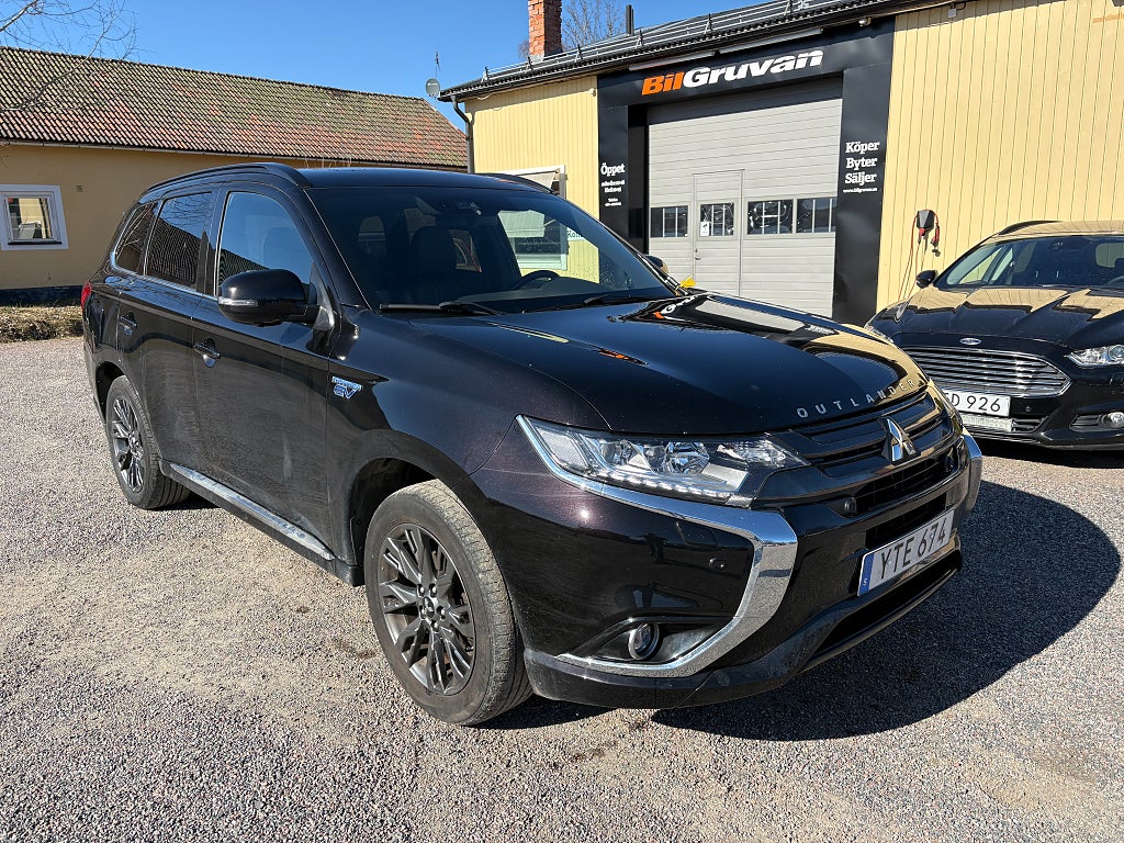 Mitsubishi Outlander PHEV CVT Edition 100 Dragkrok/GPS