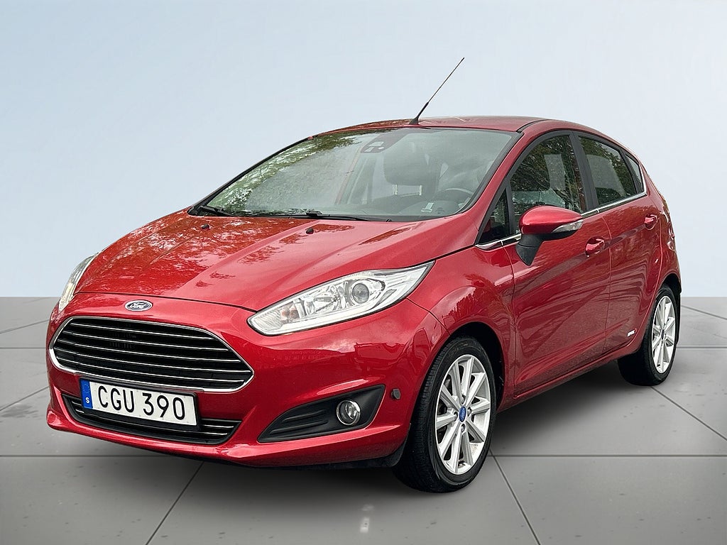 Ford Fiesta Titanium 2016/Sommardäck/Vinterdäck/Motorv