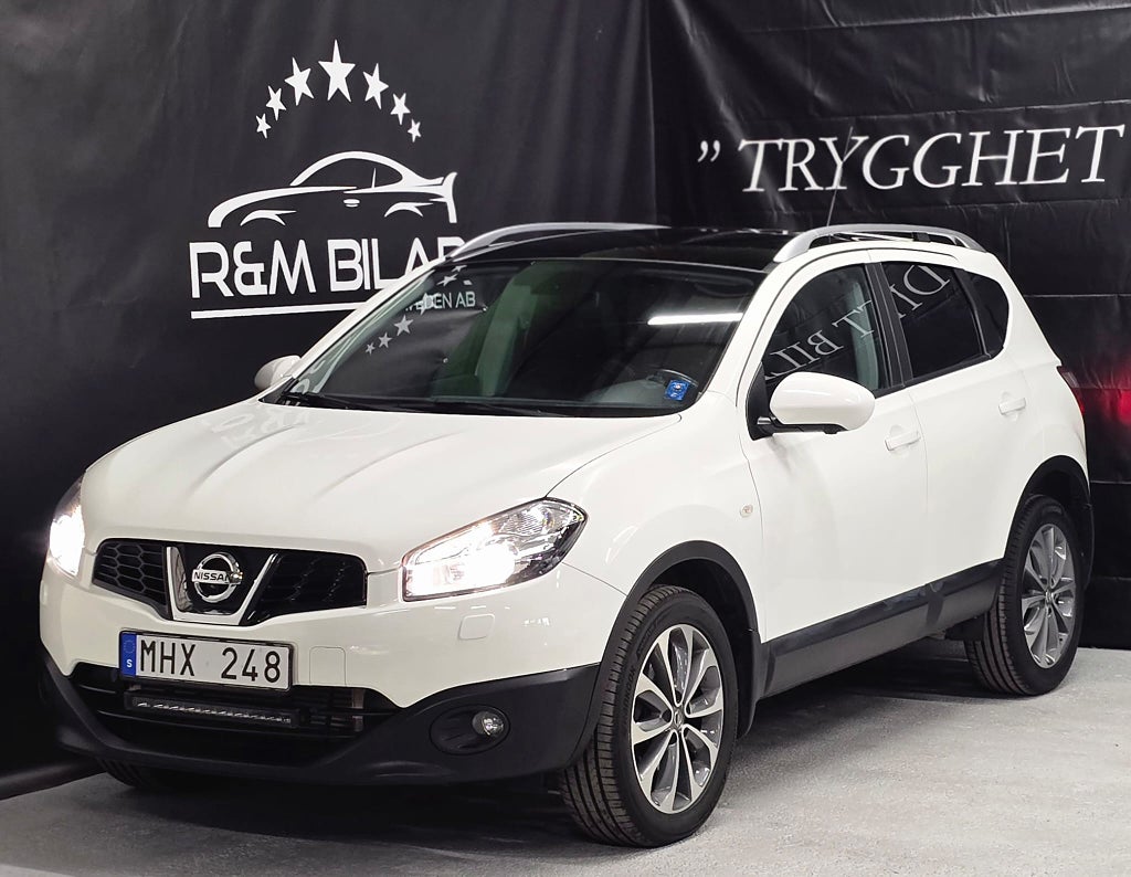 Nissan Qashqai 4WD, 1-ägare, Glastak, 360-Kam, Navi, Ny Bes!