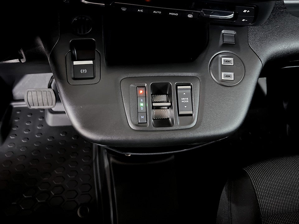 Bild på Peugeot Partner Crew Cab 130hk Aut - EDITION! SERVICE & V-HJUL INGÅR!
