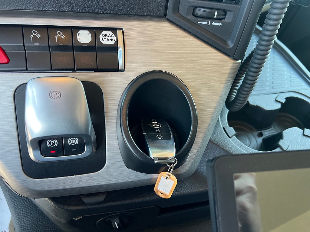 Mercedes-Benz Arocs 3251 Tridem Lastväxlare, Fullt Plogutrustad