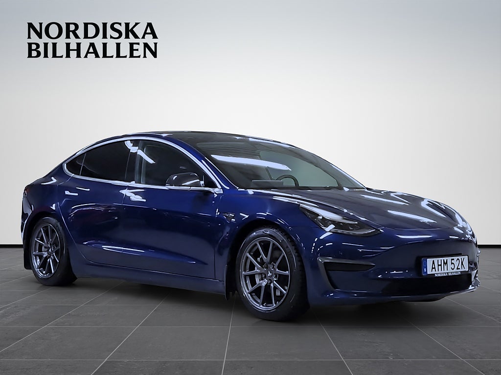 Tesla Model 3 Standard Range Plus Pano