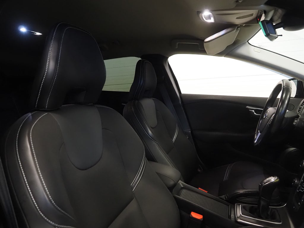 Volvo V40 D2 115hk Momentum Backkamera D-Värmare Kamrem bytt 2014