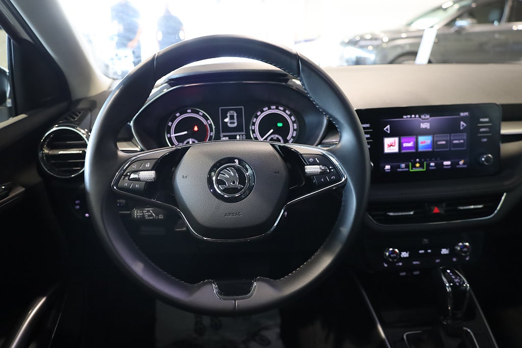 Skoda Fabia 1.0 TSI AUT Style CarPlay PDC Rattvärme Kamera 2023