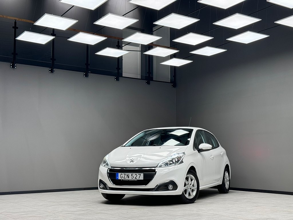 Peugeot 208 5-dörrar 1.2 VTi / Nyservad 