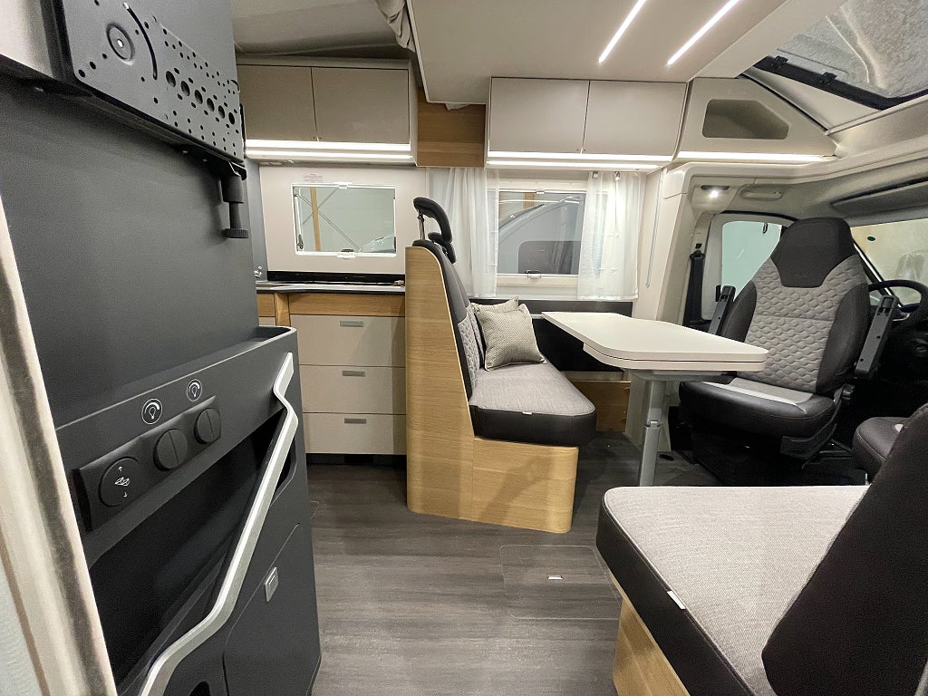 Adria Matrix Axess 670 SL /Taksäng/Automat/5 bältad/B-körkort - Adria