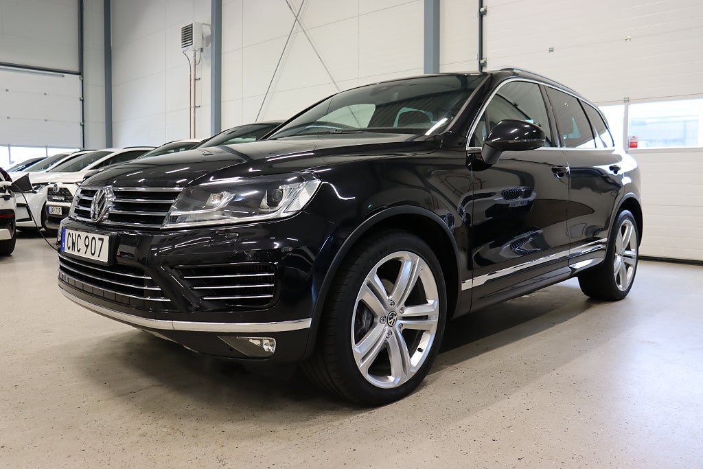 Volkswagen Touareg 3.0 V6 TDI 4M R-Line Pano Drag B-Kam luftfjädr. 262hk