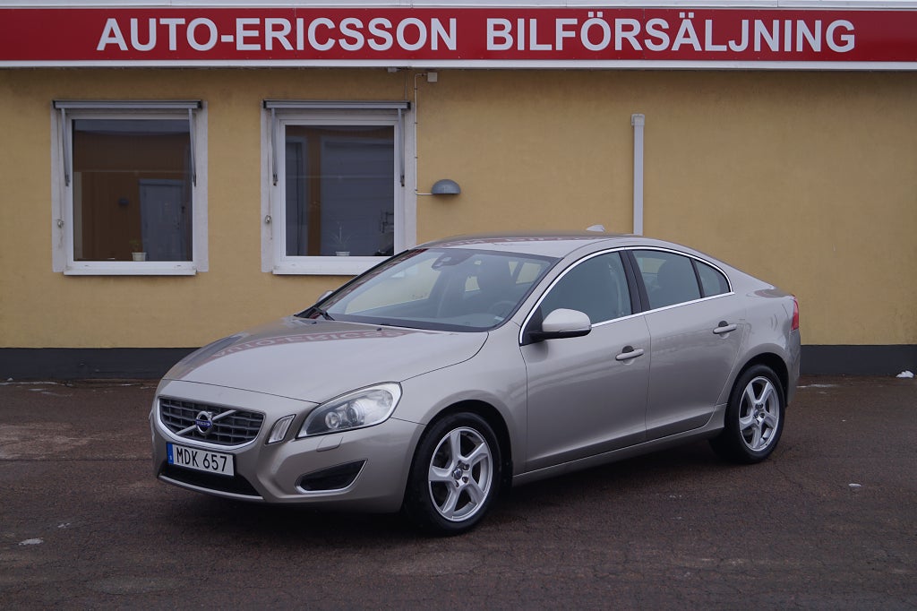 Volvo S60 D2 Momentum Dragkrok Dieselvärmare Nybesiktigad!