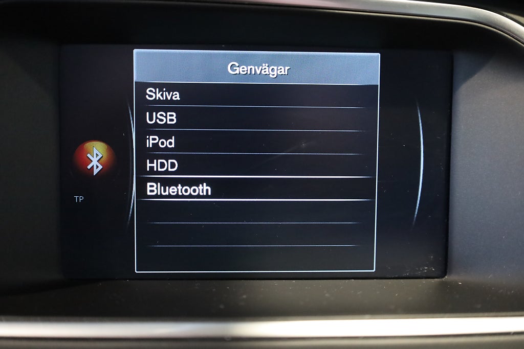 Volvo V40 T3 AUT Momentum | Värmare | PDC | Bluetooth |