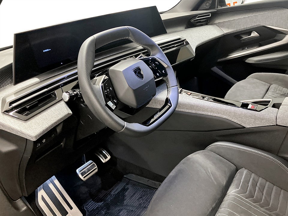 Bild på Peugeot 5008 GT Ultimate Hybrid 145hk Aut 7-SITS ELSTOL CARPLAY
