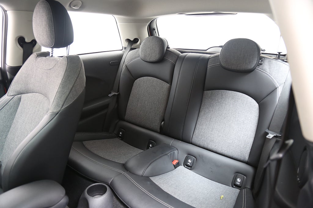 MINI Cooper 3-dörrars 136hk Aut Panorama Motorvärmare 2021