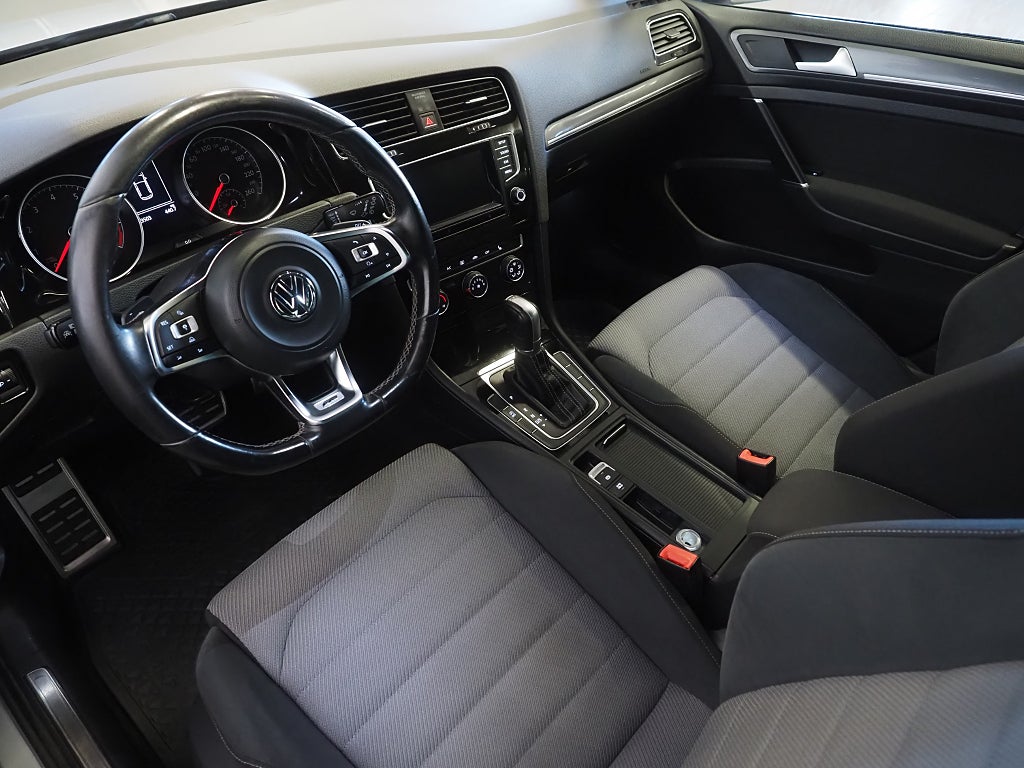Volkswagen Golf 1.4 TSI 140hk DSG Automat R-Line Dragkrok Kamera 2015