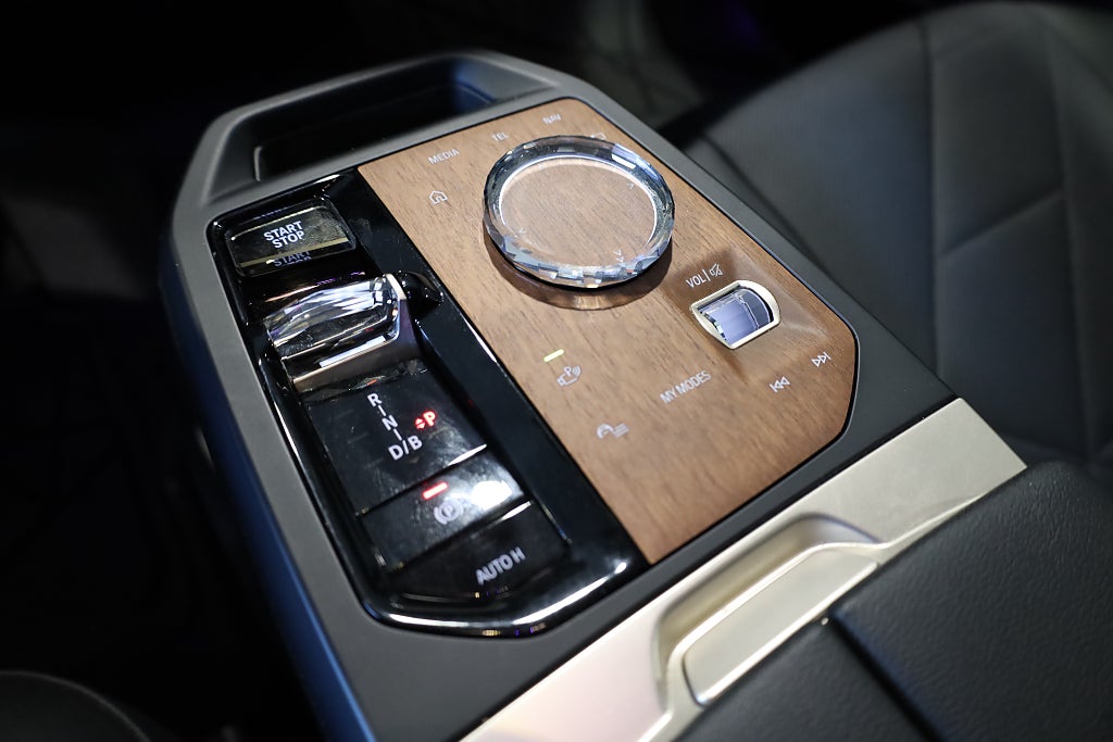 BMW iX xDrive50 Comfort Pano H&K 360° Leasbar HUD Drag