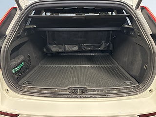 Volvo V60 Recharge T6 AWD Automat R-Design Drag/Värmare/S&V-Däck – bild 12