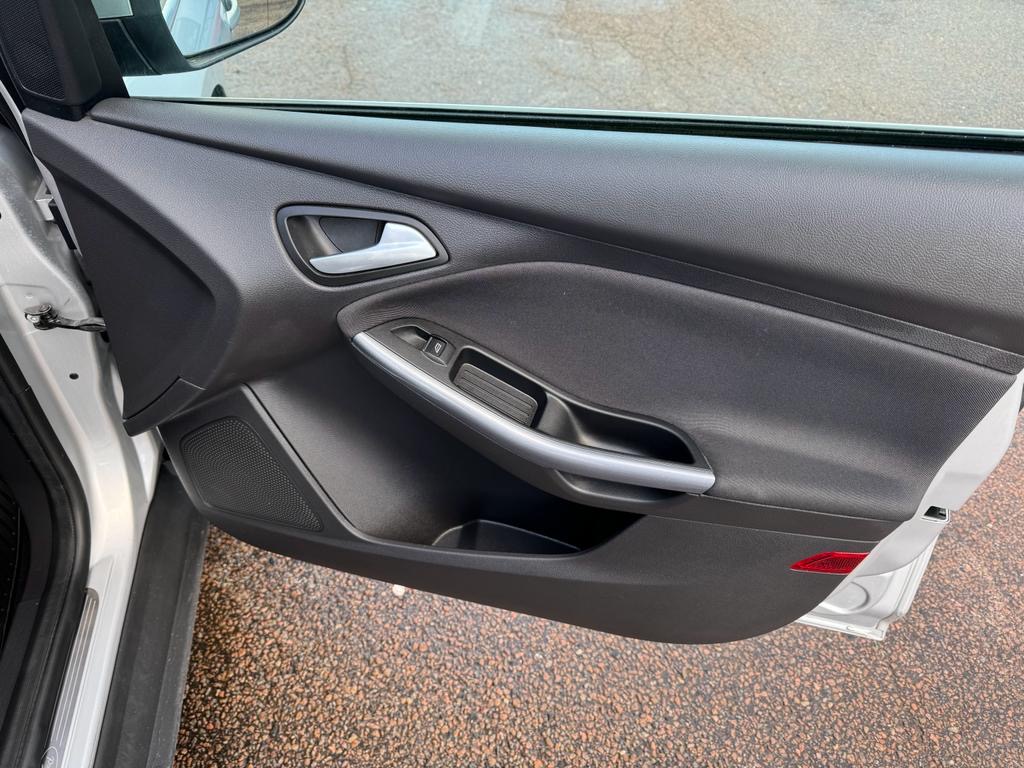 Ford Focus Kombi 1.0 EcoBoost Euro 5 2013, kuva 4/45