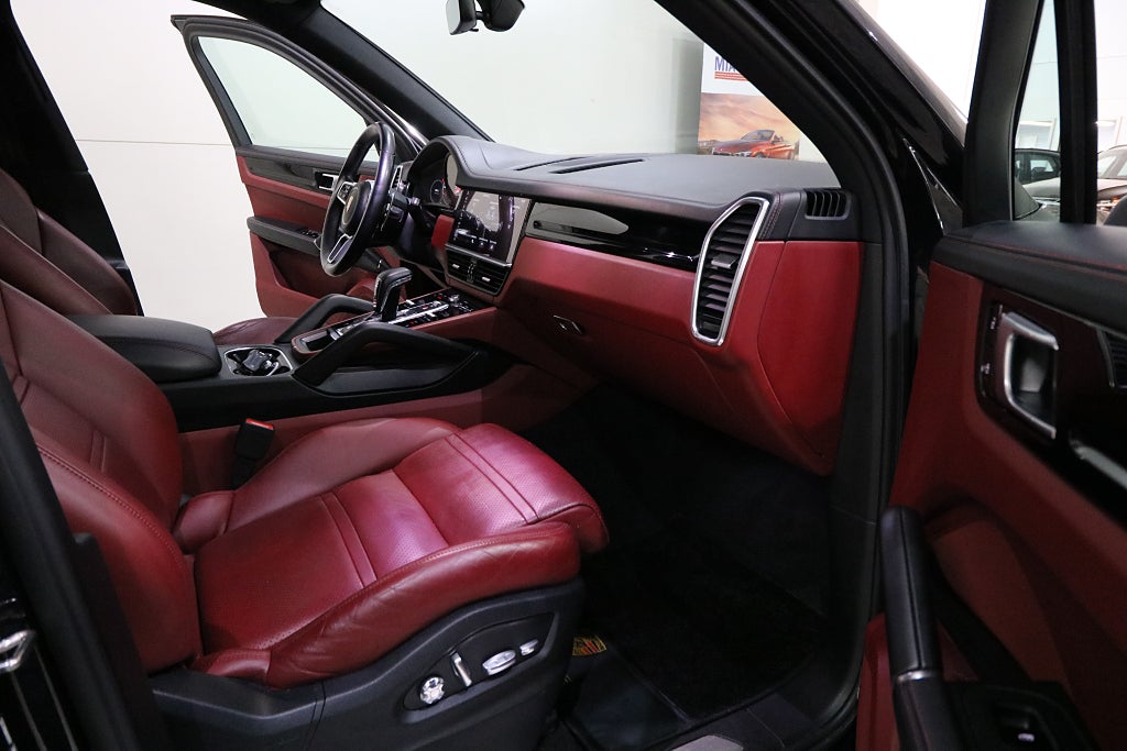 Porsche Cayenne 2020 - miniatyr 14