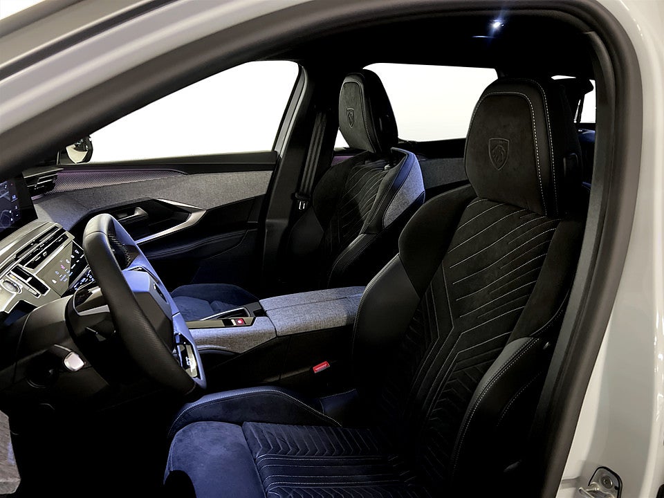 Bild på Peugeot 5008 GT Ultimate Hybrid 145hk Aut 7-SITS ELSTOL B-KAMERA