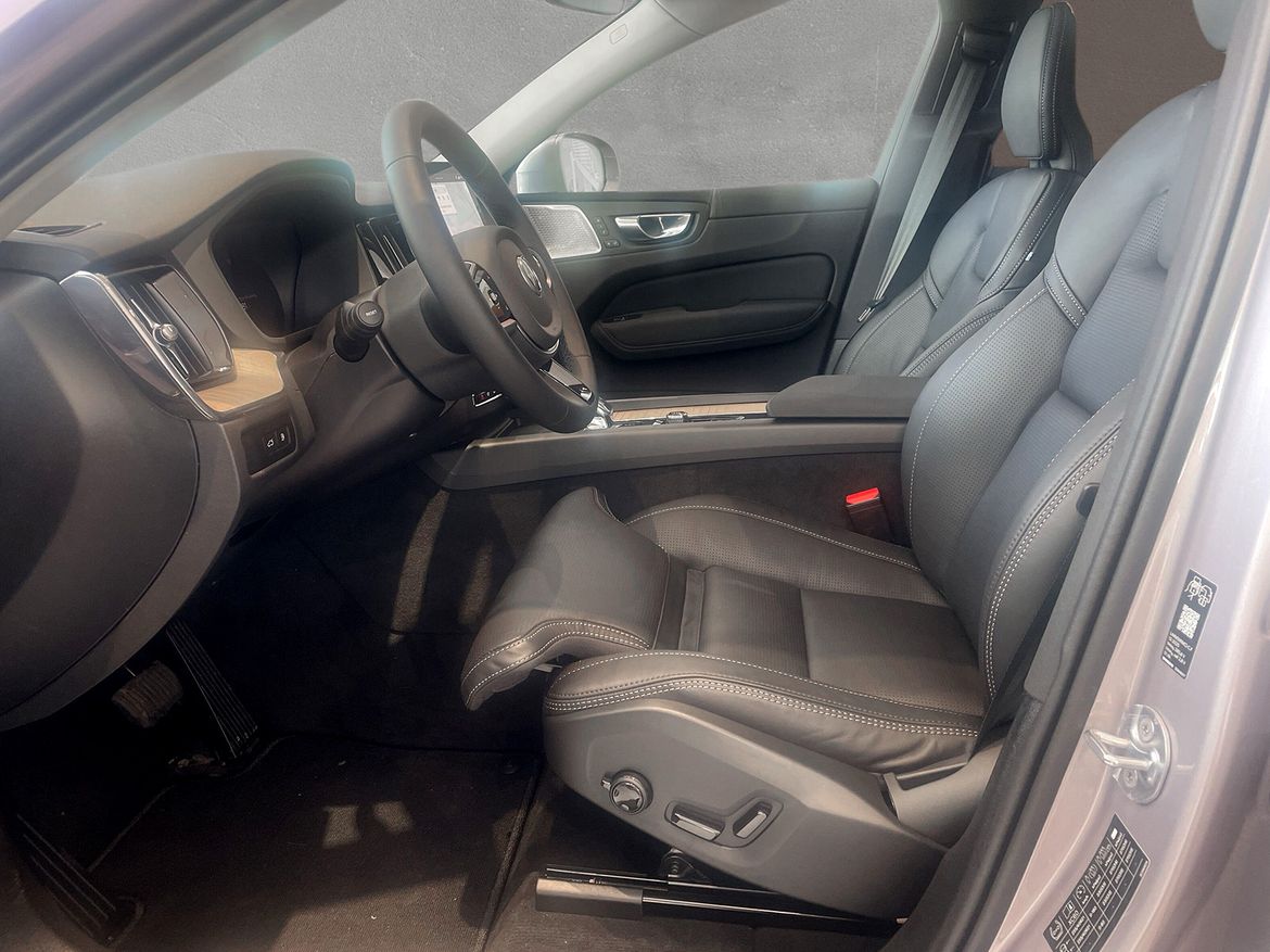 Volvo XC60 2026, photo 4/37