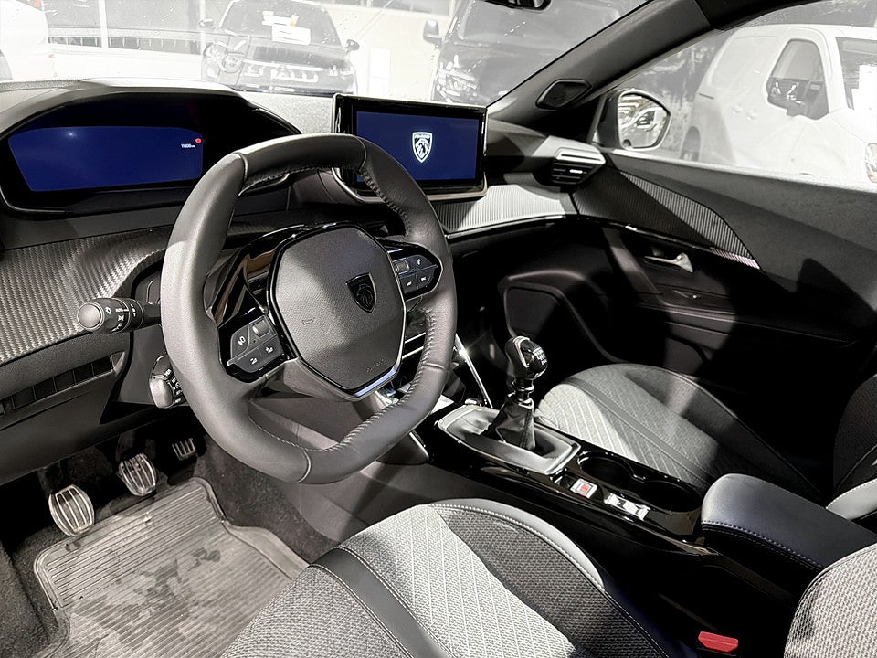 Bild på Peugeot 2008 Allure 1.2 PT 130hk Aut CARPLAY P-SENSORER