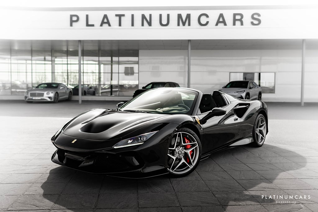 Ferrari F8 Tributo Spider 720hk / SPEC / Kolfiber  / Låga mil