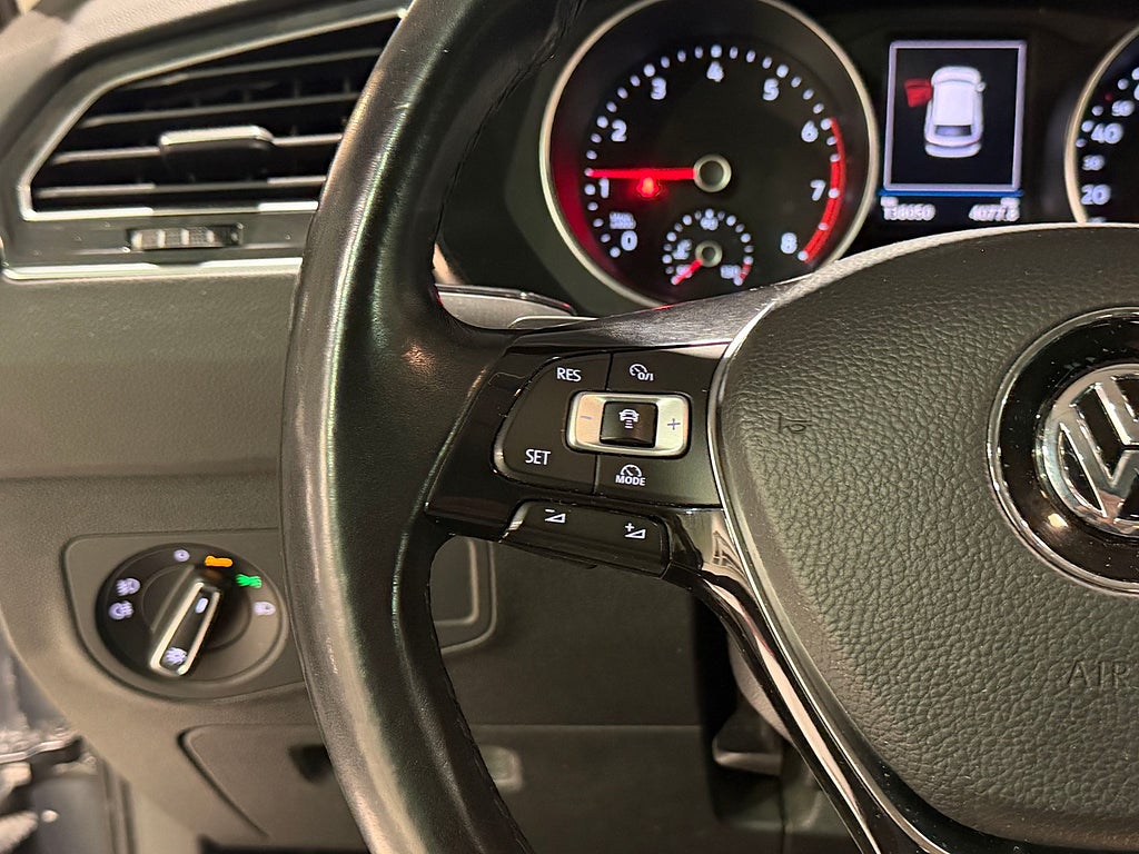 Volkswagen Tiguan TSI 150hk DSG 4M R-Line | Drag | Värmare | Kamera | 2018