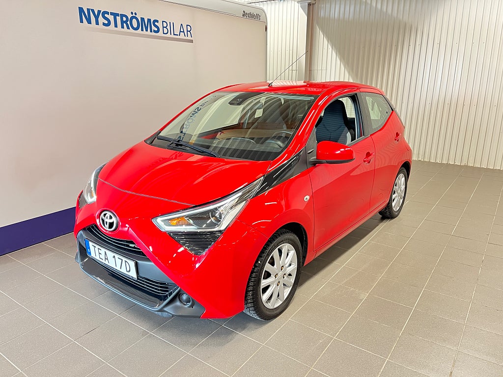 Toyota Aygo 5-dörrar 1.0 VVT-i X-PLAY / Kamera/ CarPlay/ V-hjul