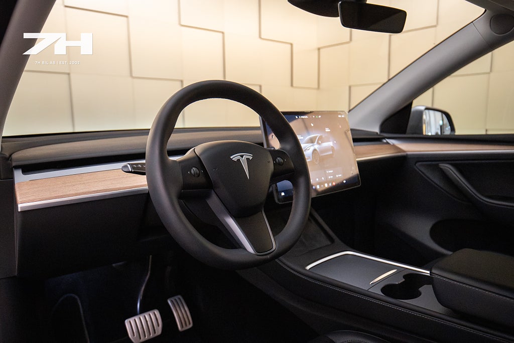 Tesla Model Y Performance / Dragkrok / Autopilot
