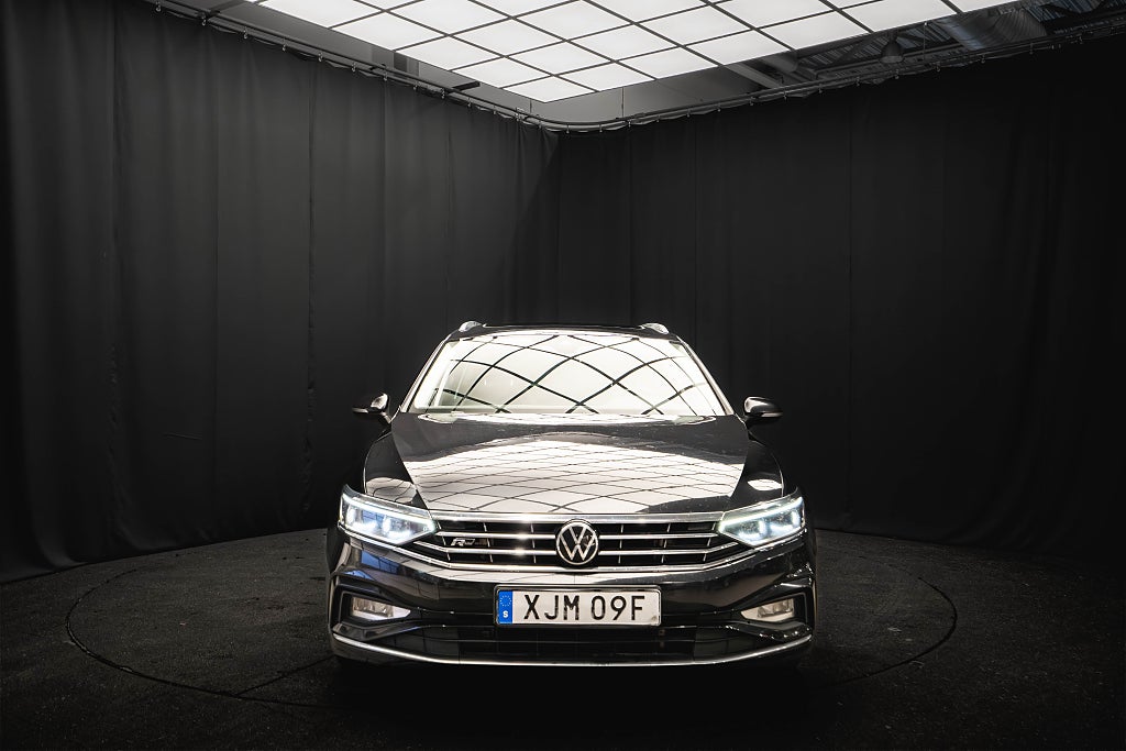 Volkswagen Passat TDI 4M R-LINE DRAG PANO MATRIX D-VÄRM 1-ÄGARE MOMS