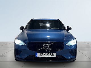 Volvo V60 T8 Twin Engine AWD R-Design Drag HuD H/K Pano Pvärm SoV – bild 2