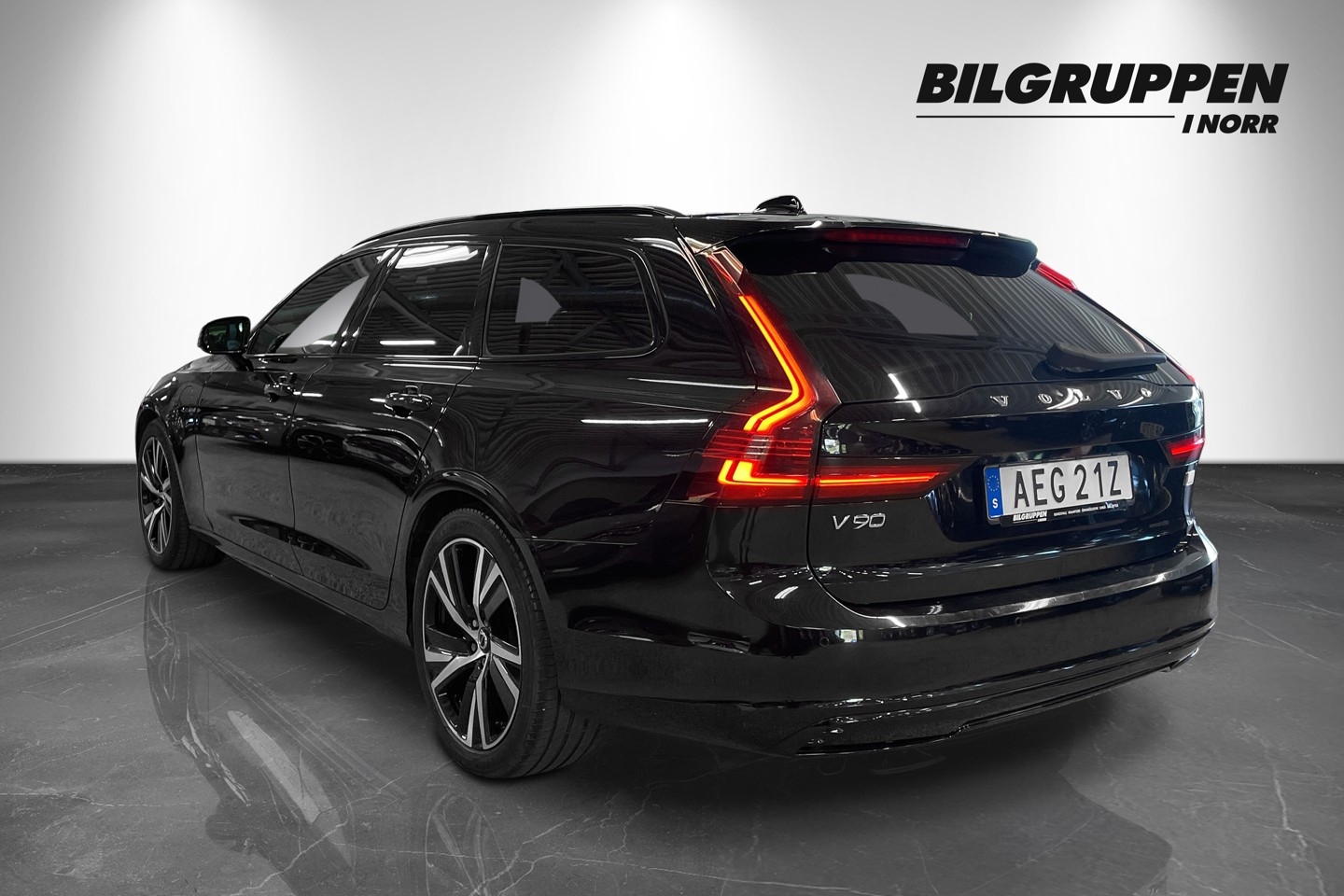 Volvo V90 Recharge T6 AWD R-Design 2021, bild 6/44