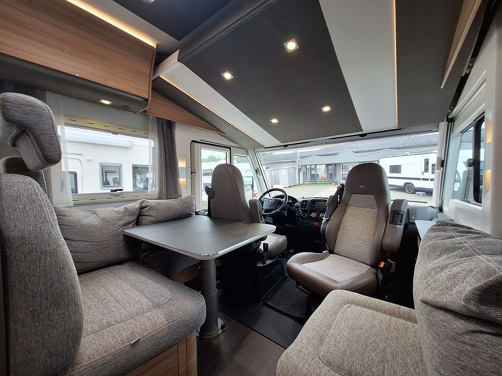 Adria Sonic I 700 Axess SC Queenbädd, Solcell