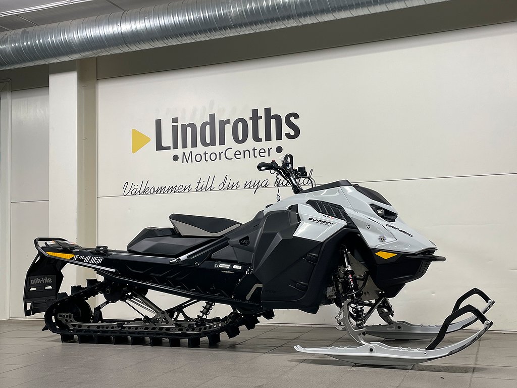 Ski-Doo Summit Adrenaline 600R E-tec 146" -25 