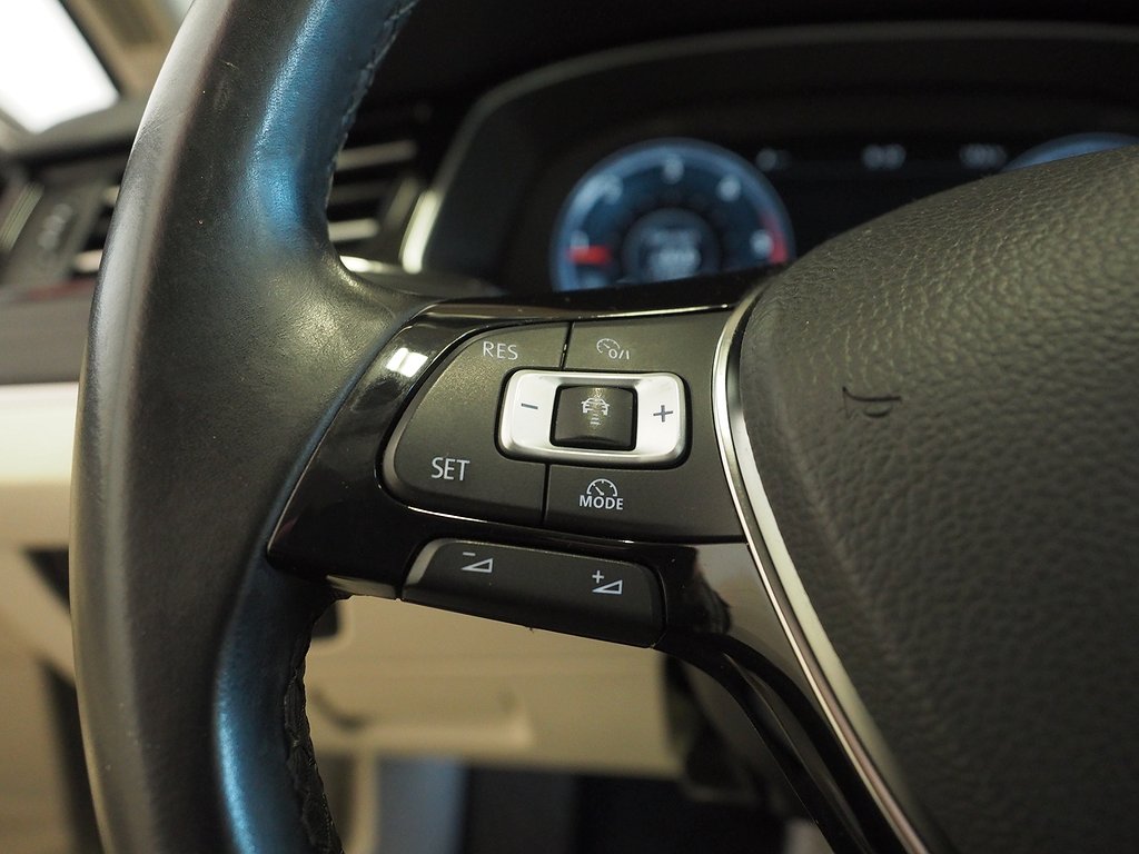 Volkswagen Passat SC 2.0 TDI 4M GTS 240hk | Cockpit | Pano | 2015