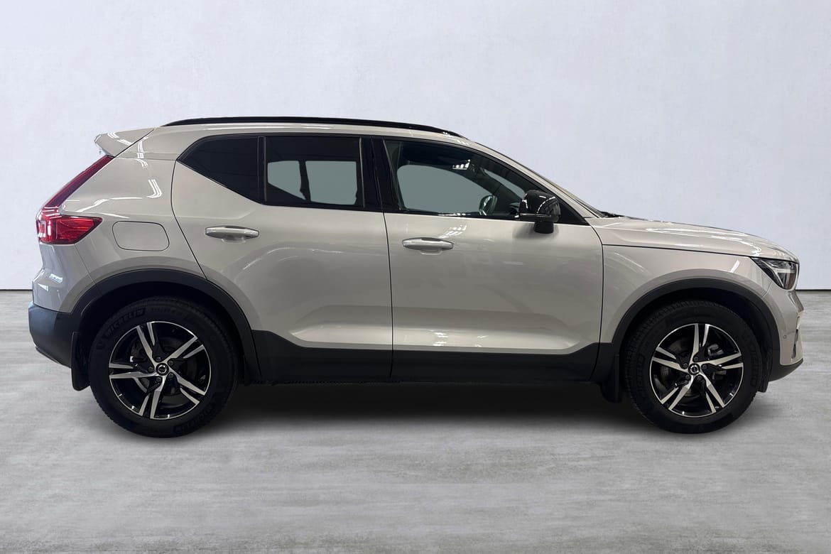 Volvo XC40 B3 FWD Bensin Plus Dark 2025, photo 3/10